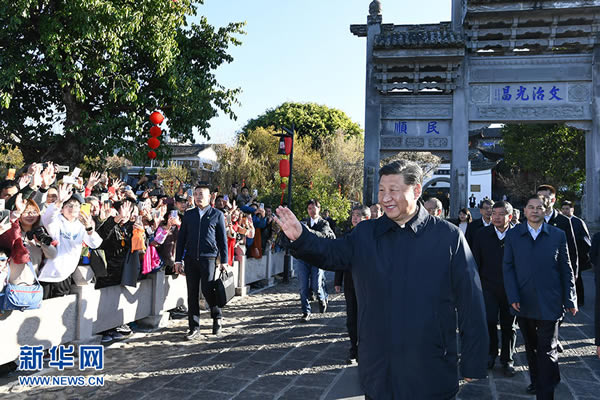 習(xí)近平春節(jié)前夕赴云南看望慰問各族干部群眾  向全國各族人民致以美好的新春祝福  祝各族人民生活越來越好祝祖國欣欣向榮